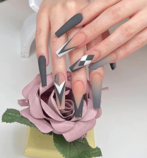 New Years Nail Designs Matte, Black White And Gray Nails, Mate Nail Design, Mahogany Nails, Gray Nails Ideas, Shiny Nails Designs, Gray Purse, Unghie Nail Art, Blue Acrylic Nails