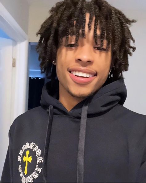 Hair Twists Black, Dreadlocks Men, Dread Hairstyles For Men, Mens Dreads, Black Dreads, Cute Dreads, Dreadlock Hairstyles For Men, Light Skin Men, Dark Skin Boys