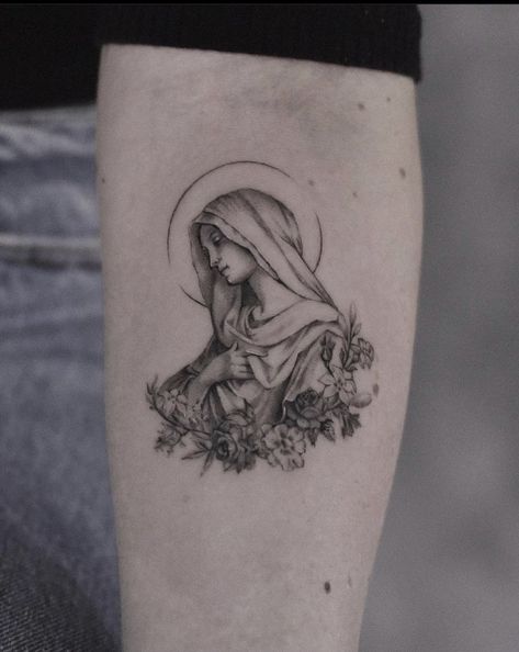 Butterfly Tattoos Hand, Cute Rosary, Virgen Mary Tattoo, Rosary Tattoos, Mother Mary Tattoos, Saint Tattoo, Catholic Tattoos, Biblical Tattoos, Virgin Mary Tattoo