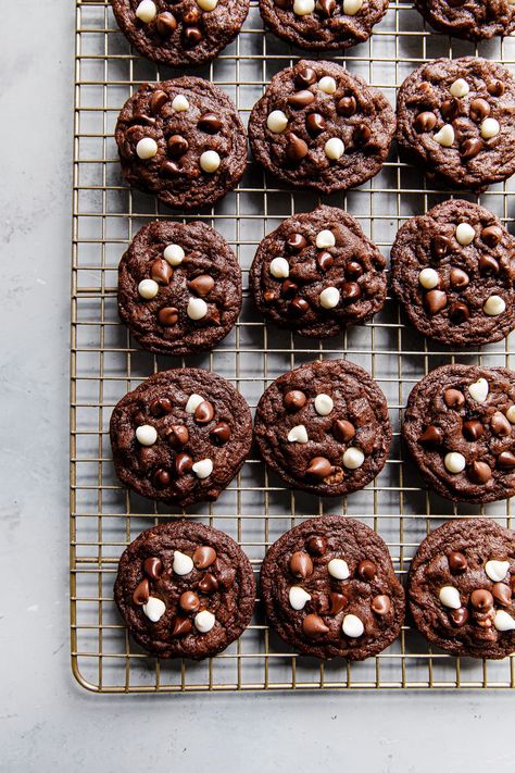 Chocolate Cookie Recipe, Triple Chocolate Chip Cookies, Baking Rack, Cookies Chewy, Triple Chocolate Cookies, Recipe Cookies, Chewy Chocolate Cookies, Mexican Hot Chocolate, Chocolate Cookie Recipes