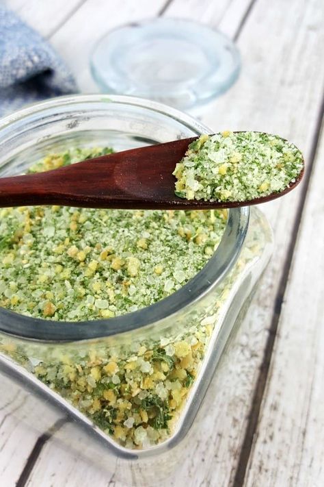 This Basil Salt is amazing on just about everything - chicken, salads, garlic bread, pasta and more! Infused with fresh basil and dried garlic, this seasoned salt also makes a wonderful gift. #foodgifts #jugglingactmama #homemade Garlic Bread Pasta, Ranch Seasoning Recipes, Dry Buttermilk, Grilled Chicken Recipes Easy, Basil Salt, Homemade Ranch Seasoning, Dry Ranch Seasoning, Chicken Salads, Ranch Dressing Recipe