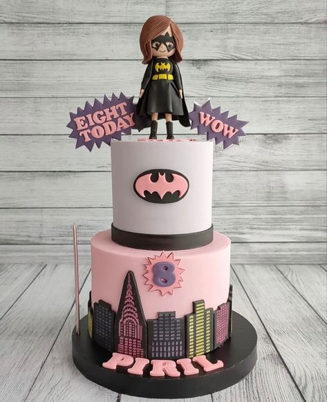 Batgirl Cake Ideas, Girl Superhero Cake, Batgirl Cake, Supergirl Birthday, Batman Cake, Custom Birthday Cakes, Batman Party, Superhero Cake, Girl Superhero