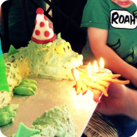 Idea: put the candles near the dragon's mouth, to give the "breathing fire" effect Dragon Birthday Cakes, Dragon Birthday Party, Dragon Food, Knight Birthday Party, Twin Dragons, Animal Themed Birthday Party, Dragon Cakes, Dragon Birthday Parties, Knight Party