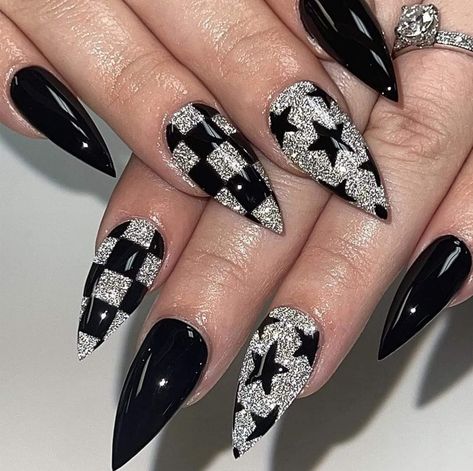 Nails Medium Almond, Black Almond Nails, Nails Bling, Black Nails With Glitter, Black Acrylic Nails, Press On Nails Medium, Bling Design, Medium Almond, Style Français