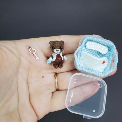 Custom extremely micro Bear with accessories. Dollhouse miniature. Microtoysby Crochet toy story #crochettoystory #crochet #crochettoy #crochettoys 5.686 Crochet Newborn Toy, Crochet Toy Story, Free Crochet Toy Patterns, Crochet Minis, Tiny Accessories, Amazing Toys, Tiny Crochet, Toy Diy, Mini Stuff