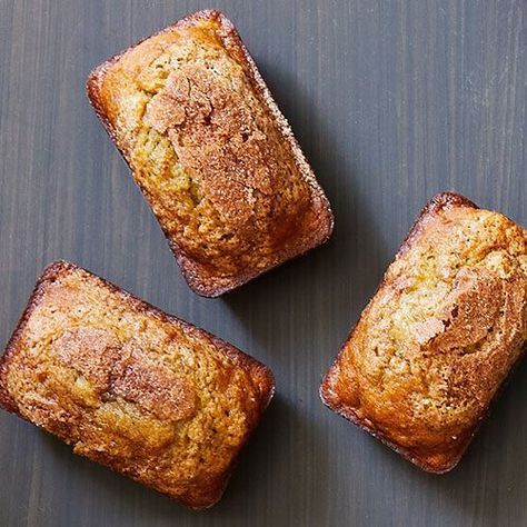 This classic banana bread recipe is simple to put together and looks impressive when baked in our Mini Loaf Pan. Mini Banana Bread Recipe, Mini Banana Bread Loaves, Banana Bread Loaves, Mini Banana Bread, Mini Bread Loaves, Mini Loaf Cakes, Brunch Bake, Banana Bread Loaf, Bread Loaves