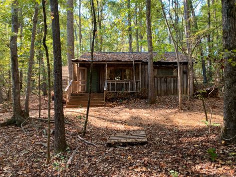 Hopper Stranger Things, Apocalypse Aesthetic, Stranger Things Have Happened, Stranger Things Aesthetic, Cabin In The Woods, Stranger Things Season, Abandoned Houses, Zombie Apocalypse, Doctor Strange