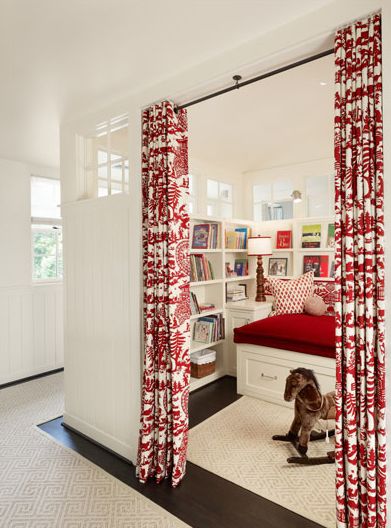 Built In Daybed, Red Drapes, Daybed With Storage, Interior Minimalista, Decoration Inspiration, Reading Room, Pvc Pipe, Book Nooks, Kid Spaces