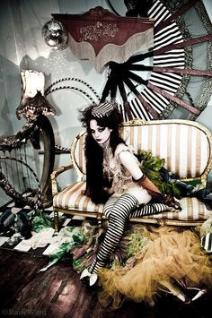 Burlesque Outfit Ideas, Neo Burlesque, Circus Core, Burlesque Halloween, Cabaret Party, Dark Cabaret, Circus Fashion, Circus Aesthetic, Emilie Autumn