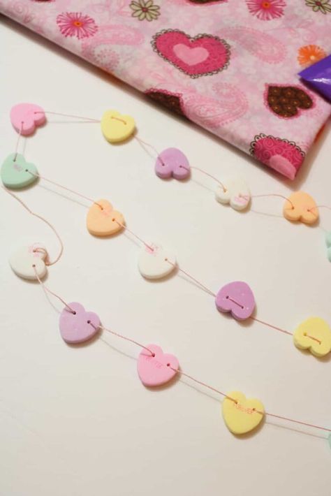 Conversation Heart Garland, Conversation Hearts Party, Valentine Garland Ideas, Conversation Hearts Decorations, Make A Garland, Diy Tree Topper, Pine Cone Tree, Conversation Hearts Candy, How To Make Garland