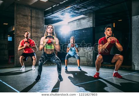 Workout Photoshoot Ideas, Kettlebell Core Workout, Fitness Photoshoot Poses, Kettlebell Core, Gym Group, Group Workout, Workout Photoshoot, Kettlebell Challenge, Ways To Loose Weight