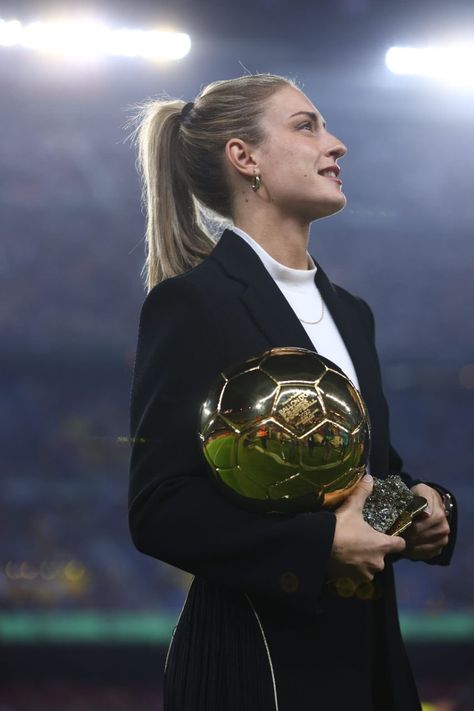 Mundo Deportivo on Twitter: "Poco se habla de que esta mujer tiene los mismos Balones de Oro que toda la plantilla del Real Madrid. https://t.co/aGYaSj33ZC" / Twitter Football Medals, Soccer Girlfriend, Soccer Photography, Manchester City Football Club, Barcelona Team, Barcelona Football, Soccer Goal, Soccer Girl, Womens Football