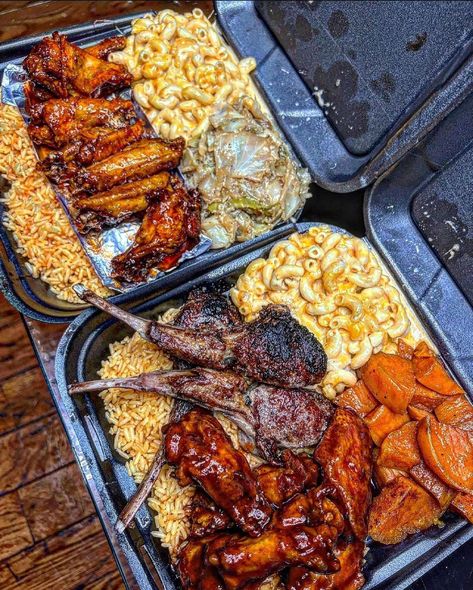 Man i had these black platters giving out so much food 💪🏾 I was fooling myself giving all this food out 😭 | Instagram Different Types Of Food, Soul Food Dinner, Food Crush, Food Babe, Food Out, Food Recepie, Food Goals, Food Obsession, Types Of Food