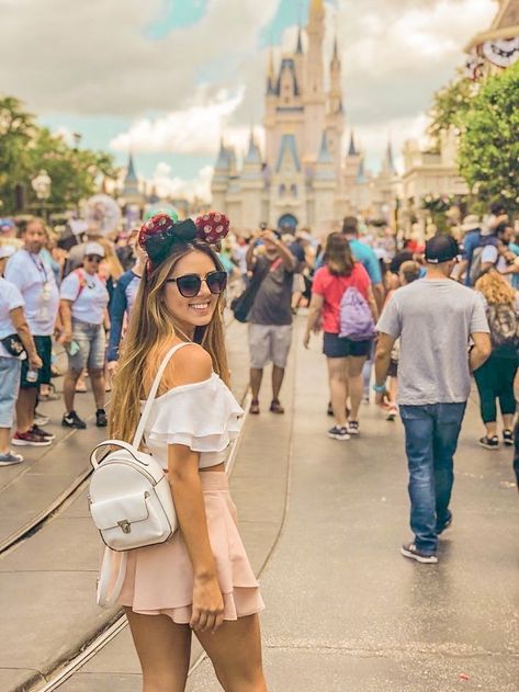 Disneyland Poses Ideas, Disneyland Outfits Aesthetic, Disneyland Poses, Outfits Aesthetic Fall, Disney Poses, Disney Picture Ideas, Disneyland Photography, Akali League Of Legends, Foto Disney