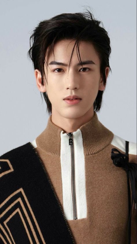 Chinese Actors Handsome, Zhang Linghe, Handsome Celebrities, Most Handsome Actors, Chinese Man, Chinese Actors, Cute Asian Guys, Asian Hair, Hot Actors