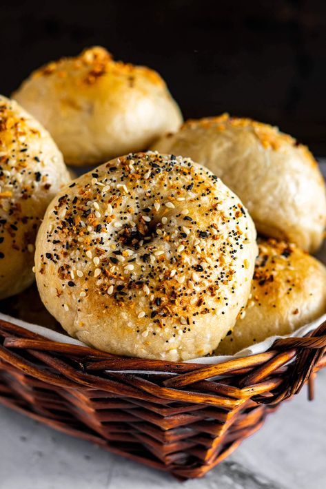 Homemade sourdough bagels are easy to make following this step by step recipe. I bet you never thought New York style sourdough bagels could be made at home, but this overnight sourdough recipe is sure to deliver a winning breakfast bagel | cravethegood.com Best Bread Machine Recipes, Amish Starter, White Bread Machine Recipes, Bagels Easy, Sourdough Bagel, Overnight Sourdough, Whole Wheat Bagel, Cinnamon Raisin Bagel, Best Bread Machine