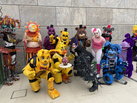 Fnaf Costumes, Freddy Costume, Cosplay Foam, Fnaf Cosplays, Cosplay Fnaf, Fnaf Costume, Group Cosplay, Fnaf Cosplay, Spring Bonnie