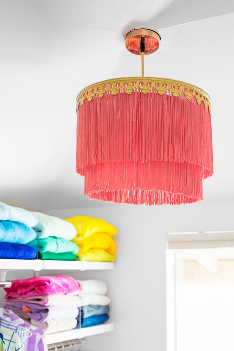 How To Make A Fringe Chandelier Fringe Chandelier, How To Make A Chandelier, Diy Luminaire, Diy Lampe, Studio Diy, Diy Chandelier, Diy Simple, Diy Lamp Shade, Diy Home Furniture