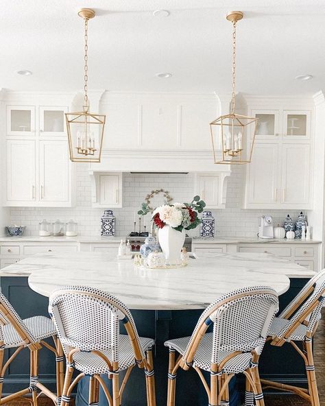 Kitchen Layout Ideas With Island, Kitchen Islands Ideas With Seating, Lights Over Kitchen Island, Kitchen Island Storage, Glam Kitchen, Driven By Decor, Farmhouse Kitchen Island, Modern Kitchen Island, Kitchen Island Pendants