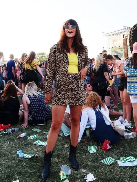 How to Dress for a Festival When You're a Fashion-Conscious Grown-Up Edgy Club Outfits, Festival Outfit Uk, Leeds Festival Outfits, Reading Festival Outfits, Uk Festival Outfit, Glastonbury Festival Fashion, Rock Festival Outfit, Enchiladas Chicken, Leeds Festival