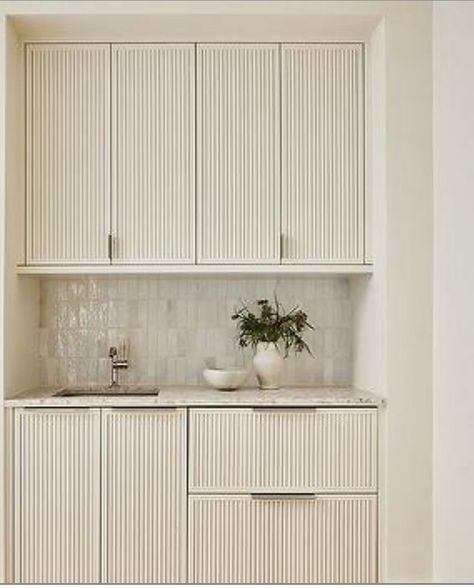 A trend we’re loving is Reeded and Fluted detailing✨These design features can transform ordinary surfaces into focal points by creating depth and visual interest. Reeded detailing typically involves a series of parallel grooves or ridges, while fluted designs are characterized by shallow, rounded grooves often seen in columns or trim. #kitchendecor #trending #reededcabinetry #design #home #housebeautiful #whitekitchen #kitchencabinets #kitchendesigner #brooklynkitchenshowroom #njkitchensh... Reeded Kitchen Cabinets, Fluted Kitchen Cabinets, Fluted Kitchen, Dry Bar Ideas, Fluted Cabinet, Brooklyn Kitchen, Cabinet Fronts, Wood Kitchen Cabinets, Dry Bar