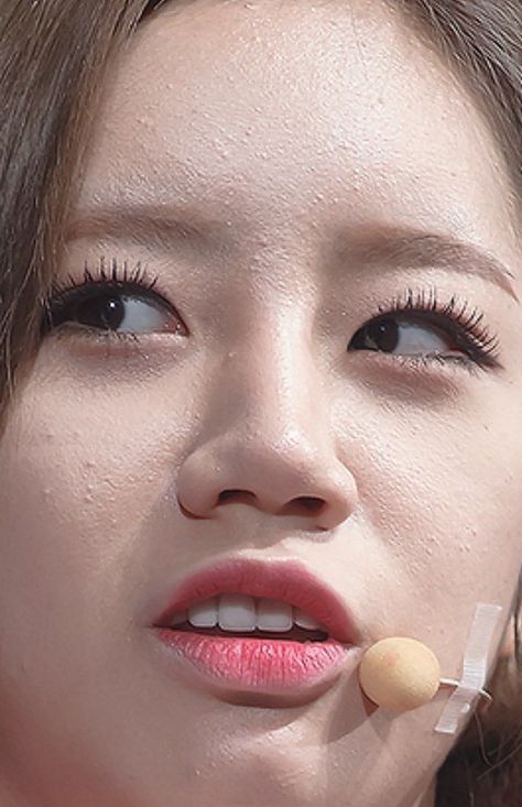 Kpop Idol Eye Makeup, Kpop Idols Real Skin, Real Skin Texture, Cakey Makeup, Makeup Filter, Celebs Without Makeup, Real Skin, Doll Eye Makeup, Korean Eye Makeup