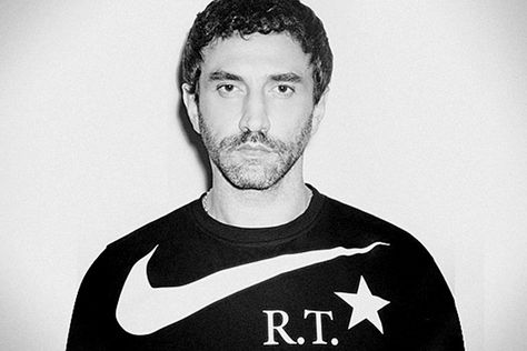 Riccardo Tisci Celebrates 10 Years at the Helm of Givenchy Ricardo Tisci, Nike Fashion Sneakers, Yoga Workout Clothes, Riccardo Tisci, Nike Boots, Cute Gym Outfits, Givenchy Man, Nike Joggers, Womens Workout Outfits