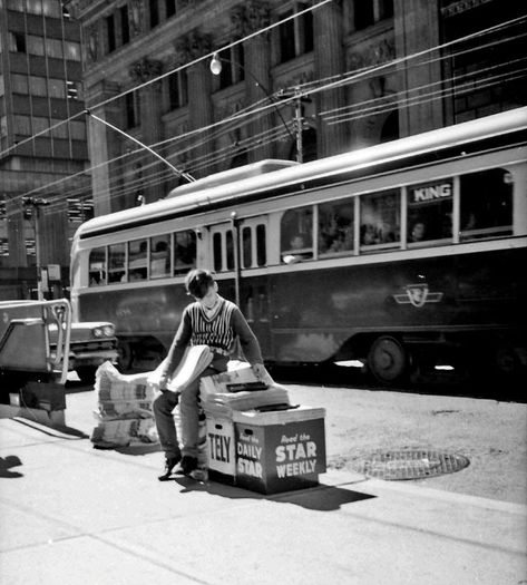 70 Fascinating Photos That Capture Everyday Life of Toronto in the Early 1960s Toronto Snow, Ttc Toronto, Toronto Transit, Vintage Toronto, Toronto Street, Canadian Things, Old Toronto, Public Transit, Toronto City