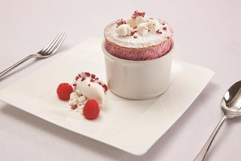 Recipe: Raspberry Pavlova Soufflé with Mascarpone Ice Cream (Restaurant 56) Souffle Plating, Raspberry Pavlova, Party Breakfast, Citrus Slice, Breakfast For Two, Souffle Recipes, Dessert Plating, Comfort Dishes, Best Chef