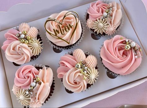 Mom Birthday Cupcakes, Mother’s Day Cupcakes Ideas, Mothers Day Cupcakes Ideas Simple, Cupcake Inspo Aesthetic, Mother’s Day Baking Ideas, Mother Day Cupcakes, Mother S Day Cupcakes, Cupcake Gift Box Ideas, Mothers Day Ideas For Church