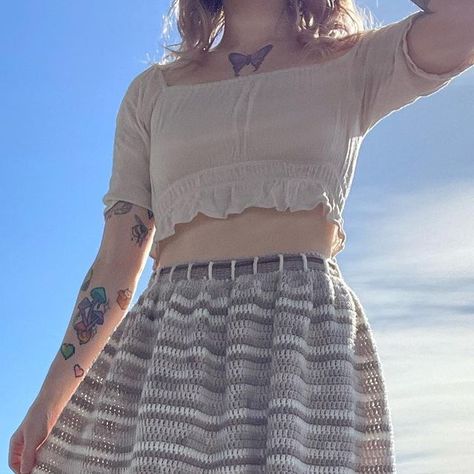 zoe ♡ on Instagram: "ELLE SKIRT PATTERN RELEASE 🤎🤍🤎 #ellebyseratt @__seratt My new favourite piece of clothing in my wardrobe. The perfect twirling skirt. Thank you for giving me the opportunity to test Elle @__seratt ! Go grab yourself a copy of Elle from the link in her bio ☺️ #crochet #crochetersofinstagram #crochetskirt #crochetpattern #crochetclothing #crochetinspiration #crocheting #crochetaddict" Elle Skirt Crochet, Crochet Tiered Skirt, Crochet Skirt Tutorial, Twirling Skirt, Crochet Skirt Pattern, Skirt Tutorial, Twirl Skirt, Step By Step Crochet, Micro Skirt