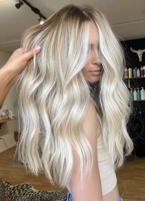 Wedding Hair Color Blonde, Bright Blonde Inspo Hair, Bright Fall Blonde, Summer Blonde 2023, Blonde Spring Hair Color, Bright Blonde Full Highlights, Long Bright Blonde Hair, Full Head Blonde Highlights With Money Piece, Bright Summer Blonde Hair