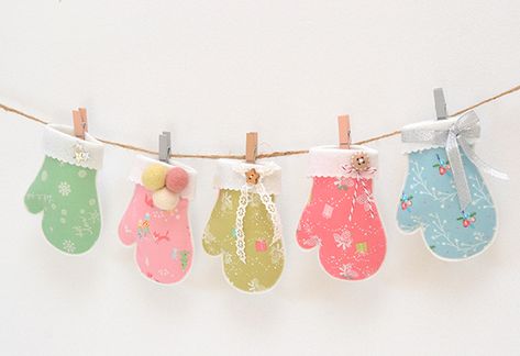 Down Grapevine Lane Mitten Garland Pattern, Mitten Garland, Knitted Bunting, Diy Mittens, Christmas Mittens, Photo Garland, Winter Garland, Winter Wonderland Baby Shower, Pastel Christmas