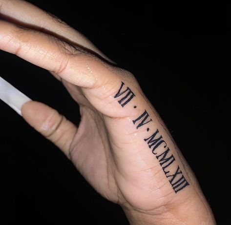 Side Of Your Hand Tattoo, Cute Wrist Tattoos Black Women, Side Pinky Tattoo, Finger Tattoos For Black Women, Baddie Hand Tattoo Ideas Female, Side Of The Hand Tattoos, Tattoo Side Of Hand, Tattoo On Side Of Hand, Side Hand Tattoos For Women