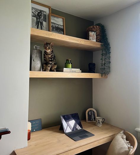 Ad RECREATE MY ALCOVE DESK! I have loved finally having a dedicated workspace in the house, no more working at the dining room table. I built this using materials from @bandq_uk & it was so much simpler than I anticipated. As you can see from these pictures I built a wooden structure using wood batons, I used a thinner baton for the shelves than the desk. Then I added the desk top and top and bottom shelves & then fronted with 68cm wood trim to give the floating effect. Lastly, I acc... Alcove Desk And Shelves, Dining Room Bookshelves, Alcove Desk, Wooden Structure, House No, Desk Top, Desk Space, The Dining Room, Wooden Desk