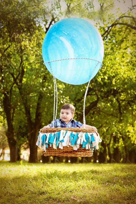 Foto souvenir globo aerostático First Birthday Pictures, 1st Birthday Themes, 1st Birthday Photos, Baby Shawer, Themes Photo, First Birthday Photos, Birthday Pictures, Birthday Photoshoot, Baby Photoshoot