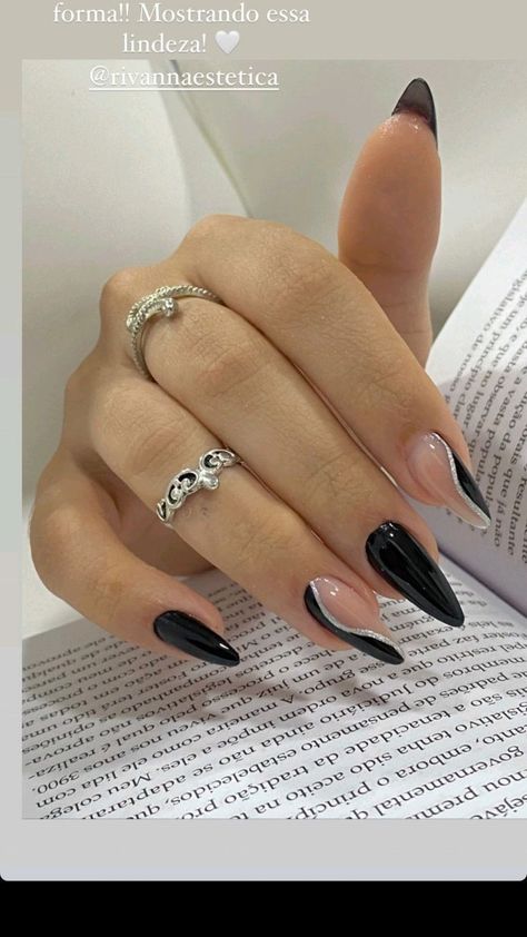 Black And White Nail, Black Almond Nails, Simple Fall Nails, Almond Shape Nails, Almond Nails Designs, White Nail, Chic Nails, Nail Decorations, Acrylic Nail Designs