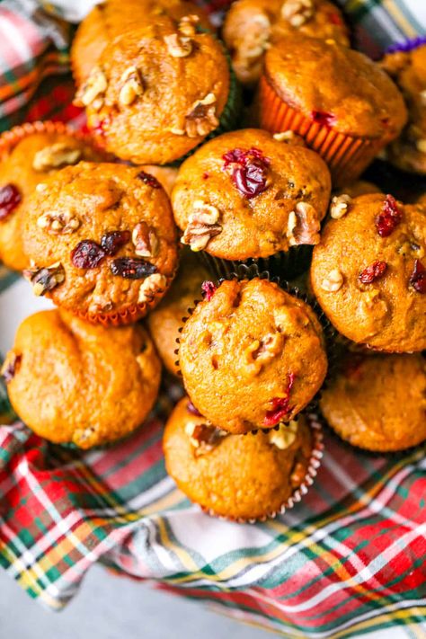 Best Pumpkin Cranberry Muffins Pumpkin Dessert Ideas, Cranberry Pumpkin Muffins, Easy Pumpkin Dessert Recipes, Easy Pumpkin Recipes Desserts, Pumpkin Cranberry Muffins, Homemade Muffins Recipe, Cranberry Recipes Muffins, Pumpkin Dessert Recipes, Recipes Muffins