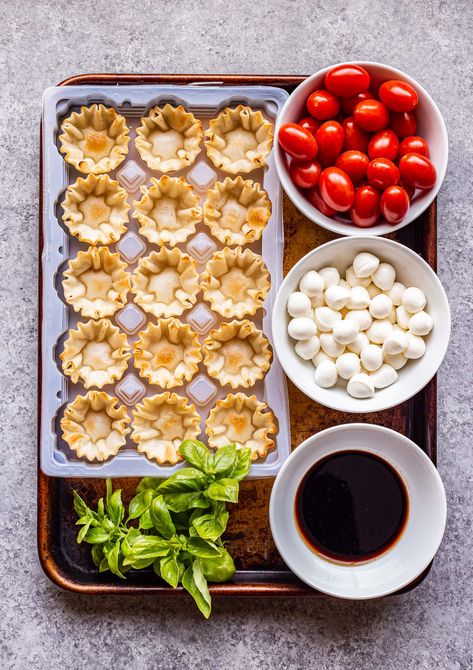 Caprese Salad Appetizer, Phyllo Shells, Caprese Appetizer, Phyllo Recipes, Salad Appetizer Cups, Phyllo Cups, Charcuterie Inspiration, Appetizers Easy Finger Food, Party Food Platters