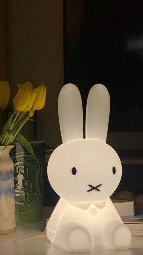 Miffy Wallpaper, Flor Iphone Wallpaper, Nice Wallpapers, Instagram Design Creative, Pretty Wallpapers Tumblr, Cute Pastel Wallpaper, Lit Wallpaper, Iphone Wallpaper App, White Bunny