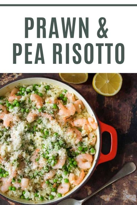 A hearty and delicious oven-baked prawn and pea risotto with a fresh lemon zing. Perfect for busy weeknights when you just don't have time to stand at the hob stirring! Risotto Recipes Parmesan, Prawn And Pea Risotto, Chicken And Chorizo Risotto, Healthy Risotto Recipes, Risotto Recipes Vegetarian, Prawn Risotto, Healthy Risotto, Risotto With Peas, Risotto Recipes Chicken