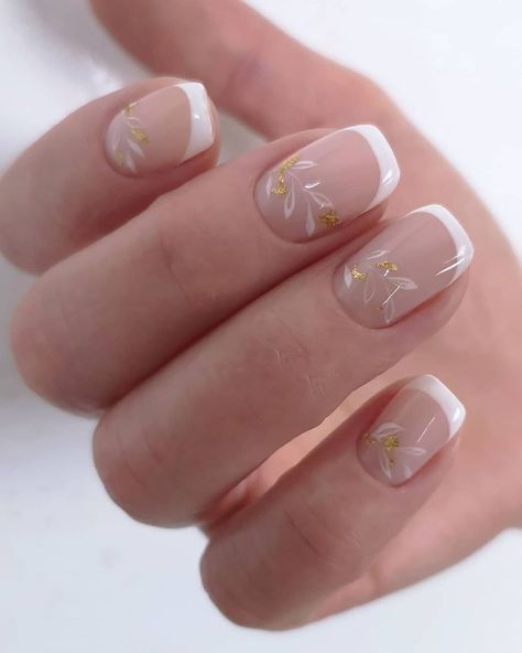 White Nails With Floral Designs, Bridesmaid Nails White, Blush Pink Wedding Nails, Pink Wedding Nails Bridesmaid, Wedding Gel Nails, Brides 2024, Brides 2023, Nails For Brides, Nails Original