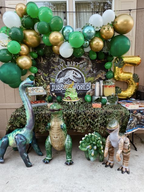 Dinosaur party decorations Jurassic World Birthday Party, Dinosaur Party Decor, Dinasour Birthday, Dinosaur Decorations, Jurassic Park Birthday Party, Dinosaur Baby Shower Theme, Dinosaur Birthday Theme, Jurassic Park Birthday, 2nd Birthday Party For Boys