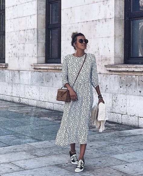 Dots Dress, White Polka Dot Dress, Breezy Dress, Dress Inspo, Winter Dress, Polka Dress, Glamour Fashion, Polka Dot Dress, Dot Dress