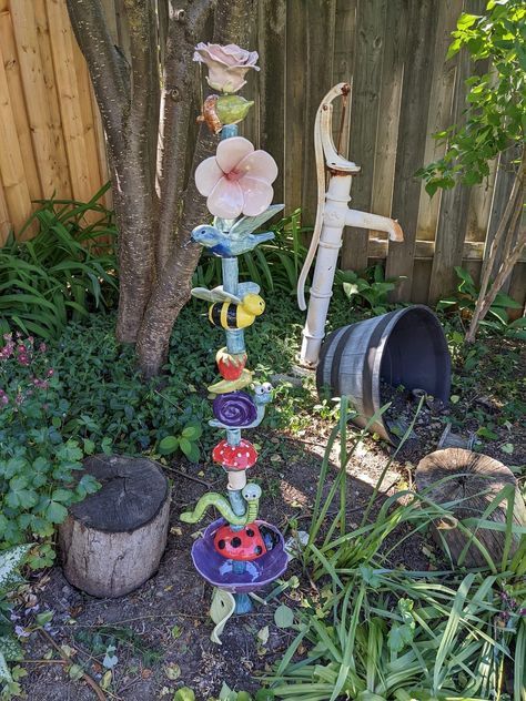 Totem Poles Ceramic, Clay Totem Poles, Garden Stacks Pottery, Pottery Totems Yard Art, Garden Totem Poles, Garden Stacks, Pottery Totems, Clay Totems, Pottery Totem