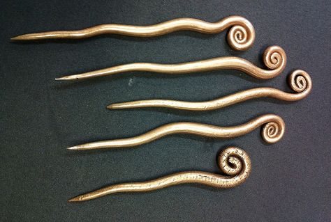 hair sticks Polymer Clay Hair Sticks, Hair Pins Diy, Polymer Clay Hair, Diy Hairpin, Clay Hair, Hand Carved Walking Sticks, Magic Crafts, Deco Nature, How To Make Clay