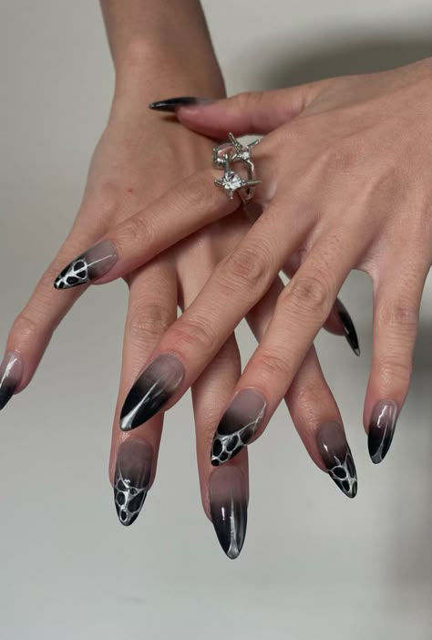 Molten Metal Nails, Venom Nails, Gothic Nail Art, Black Acrylic Nails, Hippie Nails, Gothic Nails, Really Cute Nails, Nails Desing, Minimalist Nails