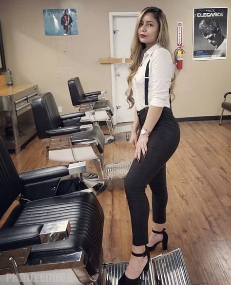 Female Barber Outfit, Barber Outfit Female, Barber Outfit, Women Barbers, Work Appropriate Outfits, Salon Wear, Barber Apron, Barbershop Design, Girls Short Haircuts