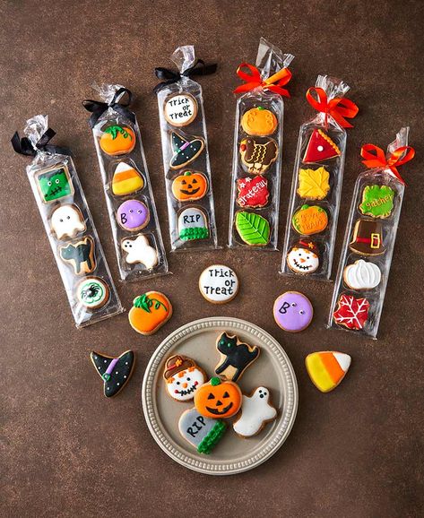 Halloween Sugar Cookies Decorated, Cookie Sets, Halloween Cookies Decorated, Halloween Sugar Cookies, Cookie Business, Fall Cookies, Dog Cookies, Christmas Cookies Decorated, Cookie Icing