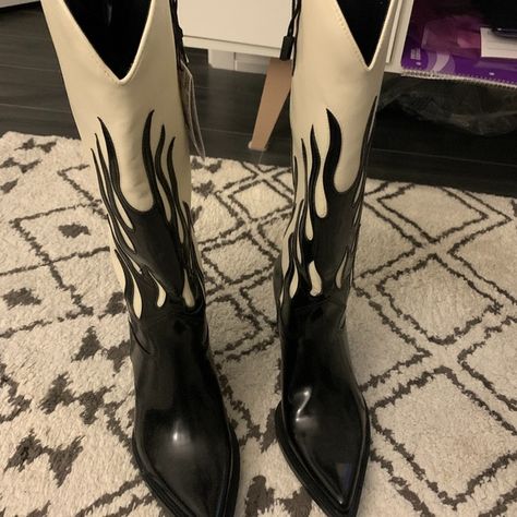 Zara Flame cow boy boot Bratz Boots, Cow Boy Boots, Boy Boots, 2023 Mood, Trendy Boots, Concert Fits, Vintage Boots, Cow Boy, Zara Shoes